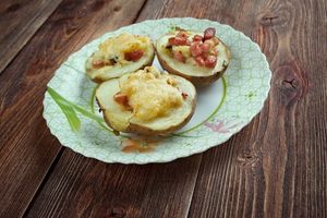 Patatas rellenas de jamón ibérico y queso